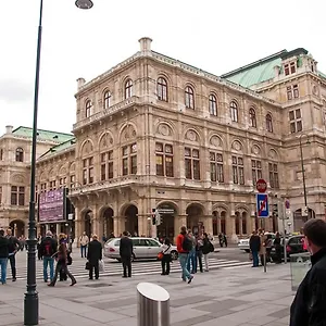 Ubytování v soukromí Opera Am Operneck Self Check In, Vídeň